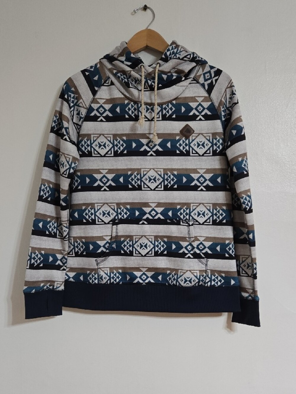 Burton  WB Heron Dryride Pullover Hoody with blue geometric Aztec Print Size XL